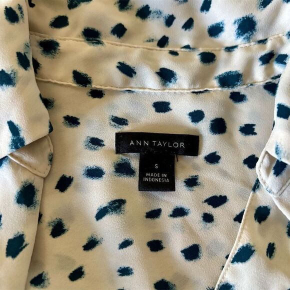 Ann Taylor Women's Petite Animal Print Camp Shirt Blouse Size S - Picture 4 of 4